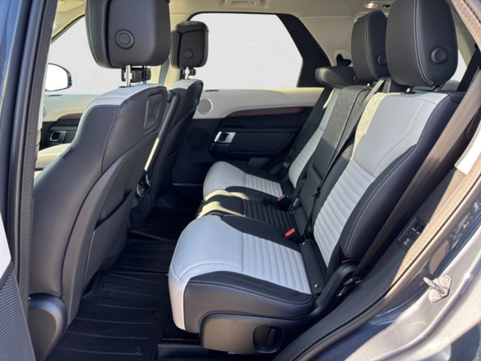 2025 Land Rover Discovery Dynamic SE