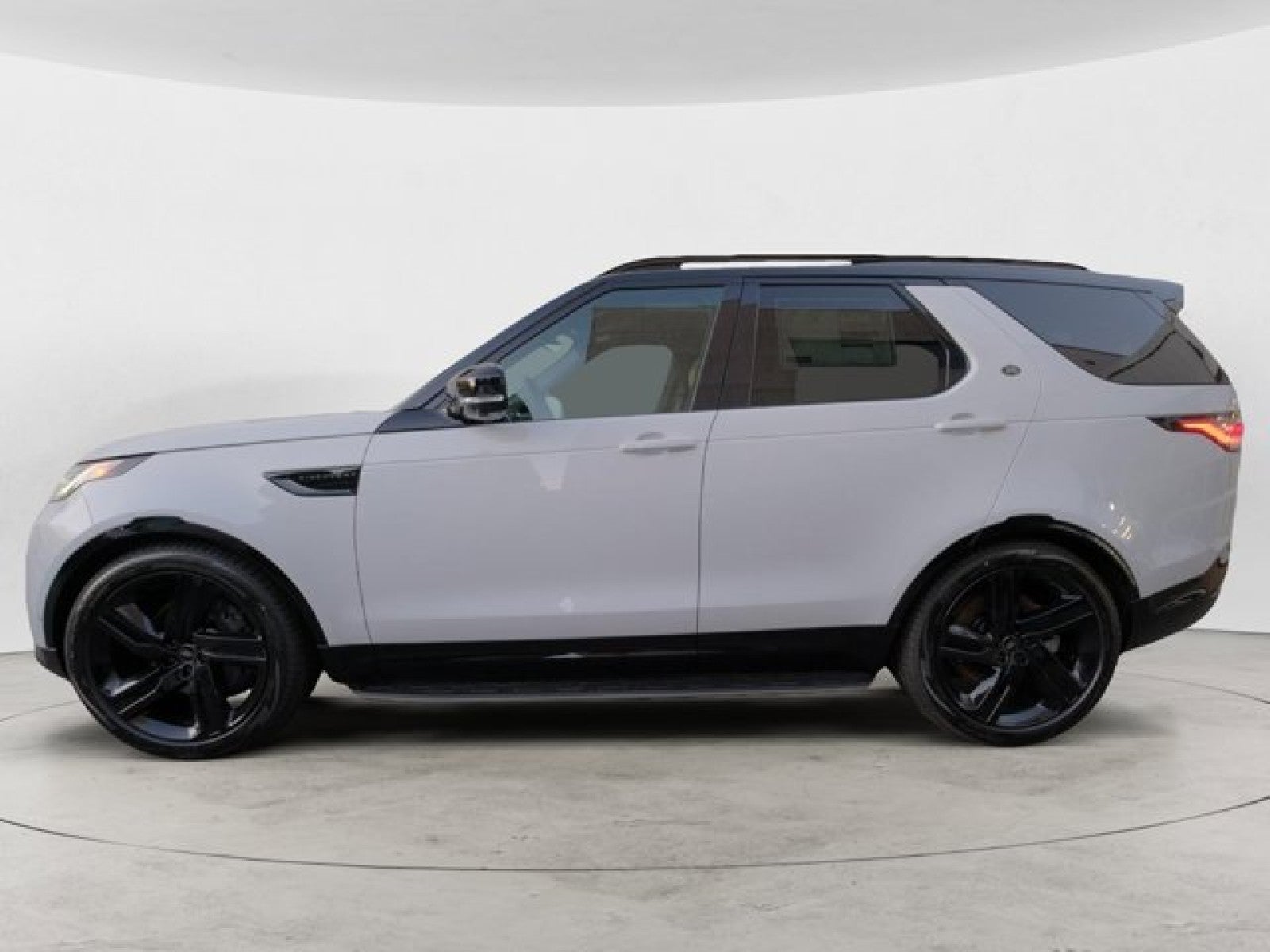2025 Land Rover Discovery Dynamic SE
