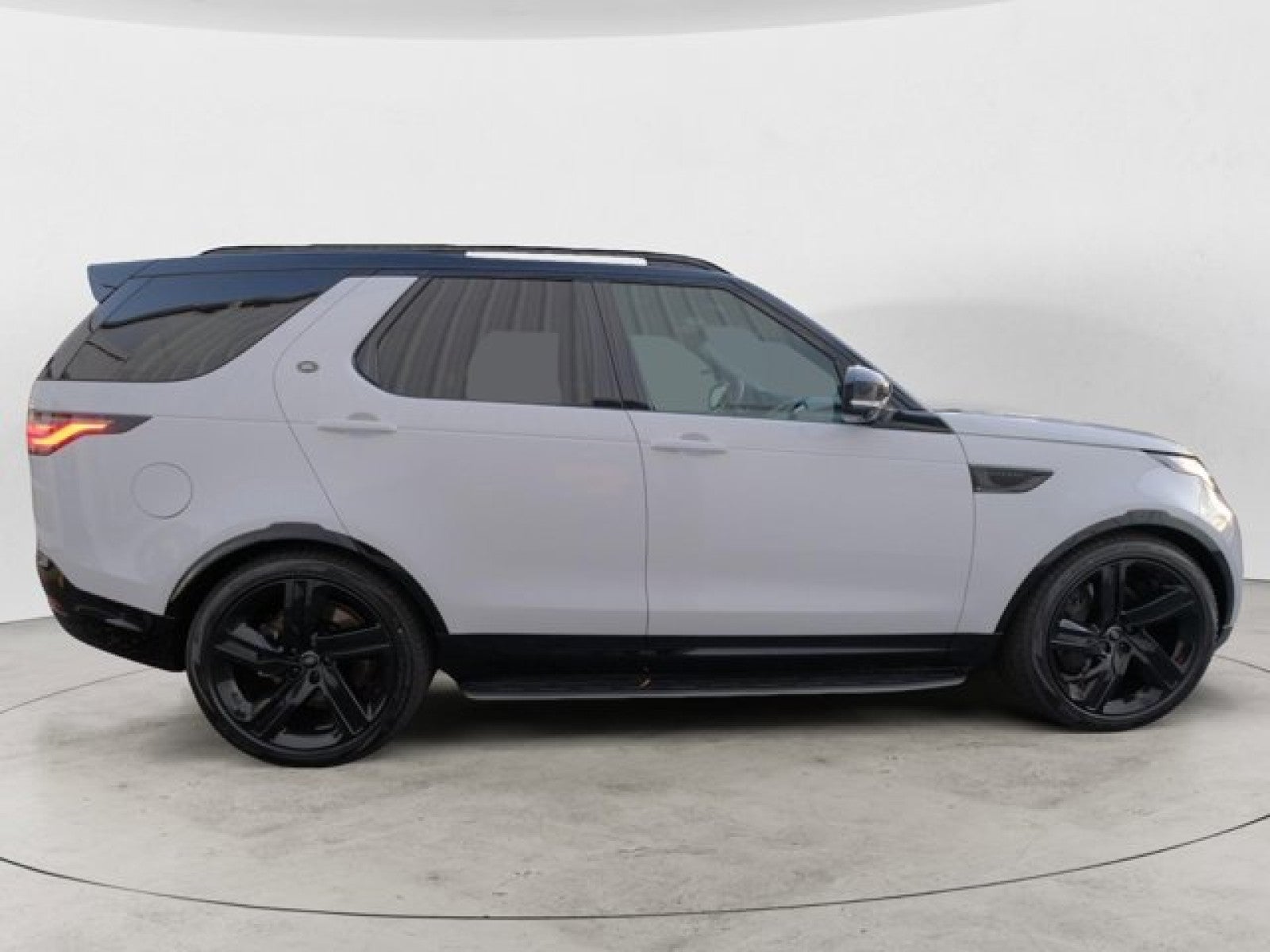 2025 Land Rover Discovery Dynamic SE