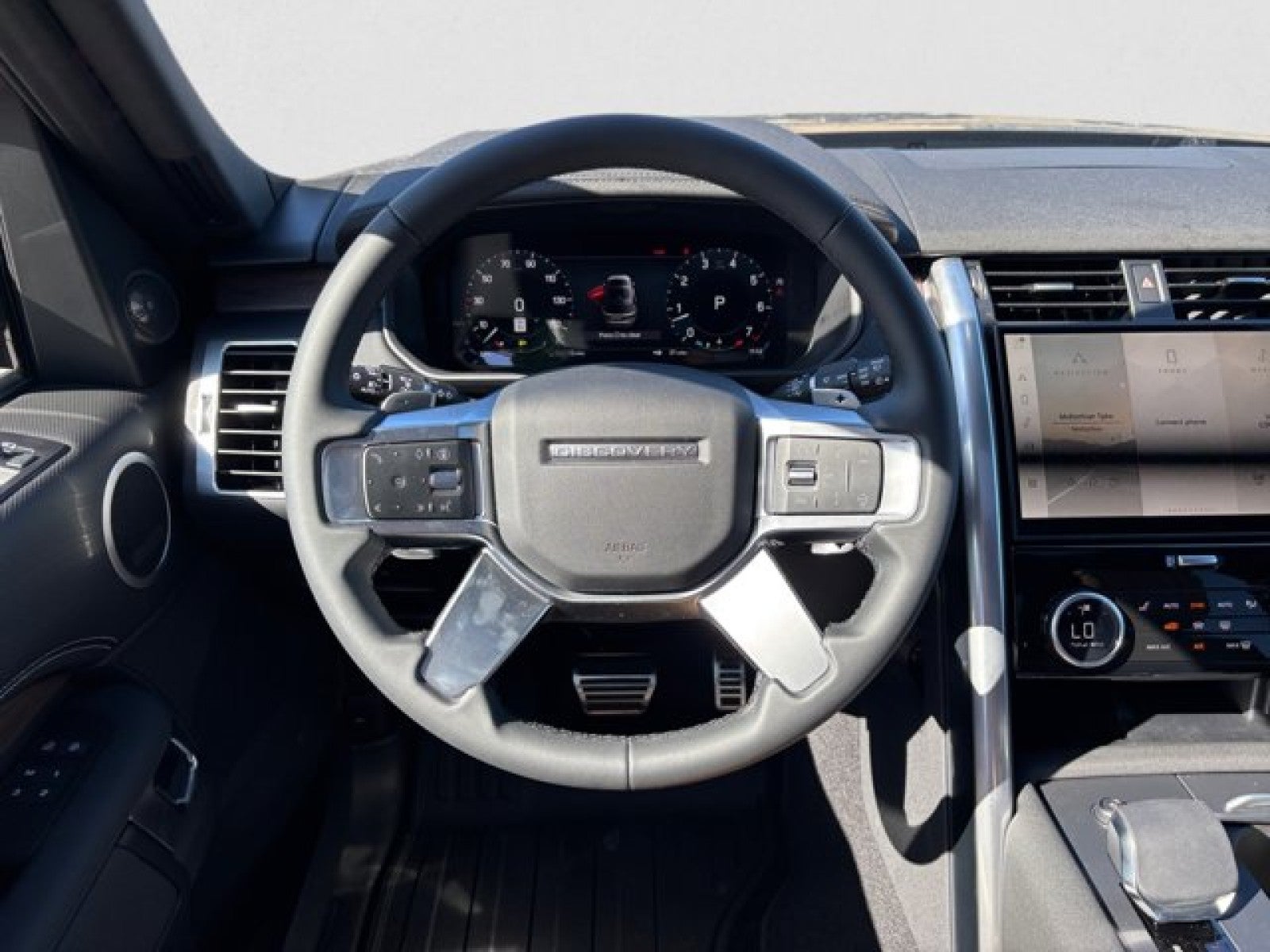 2025 Land Rover Discovery Dynamic SE