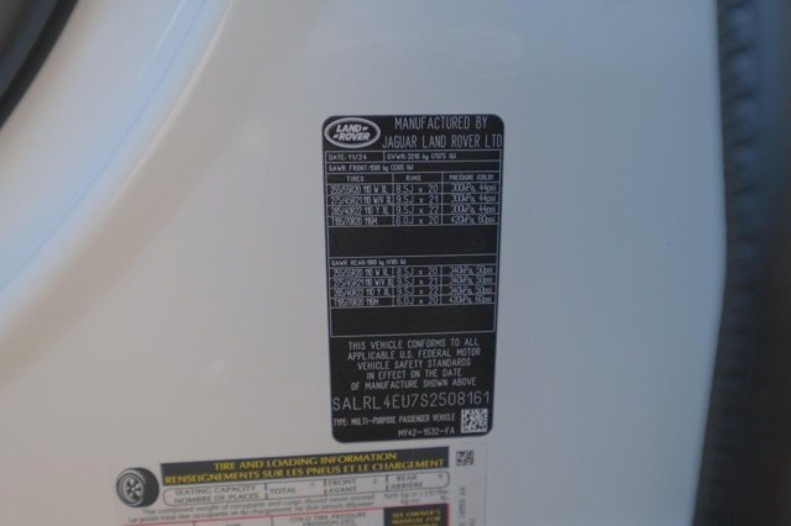 2025 Land Rover Discovery Dynamic SE