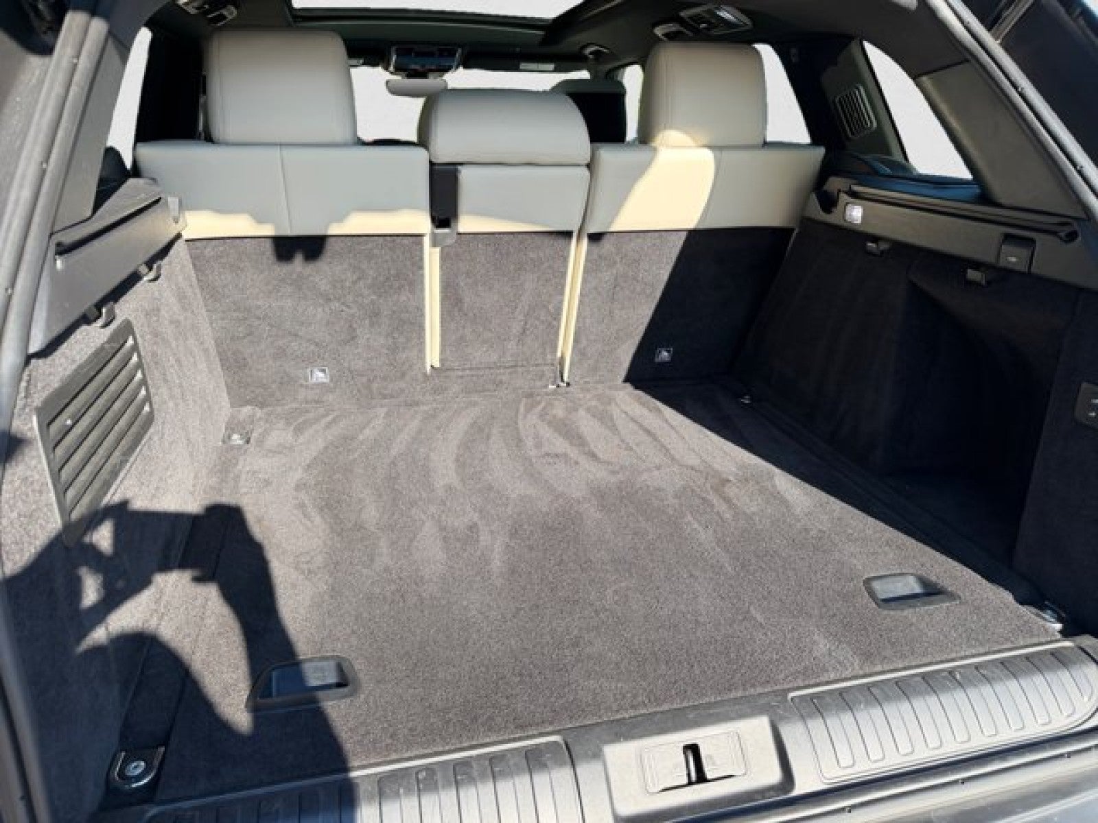 2022 Land Rover Range Rover Sport HSE Silver Edition