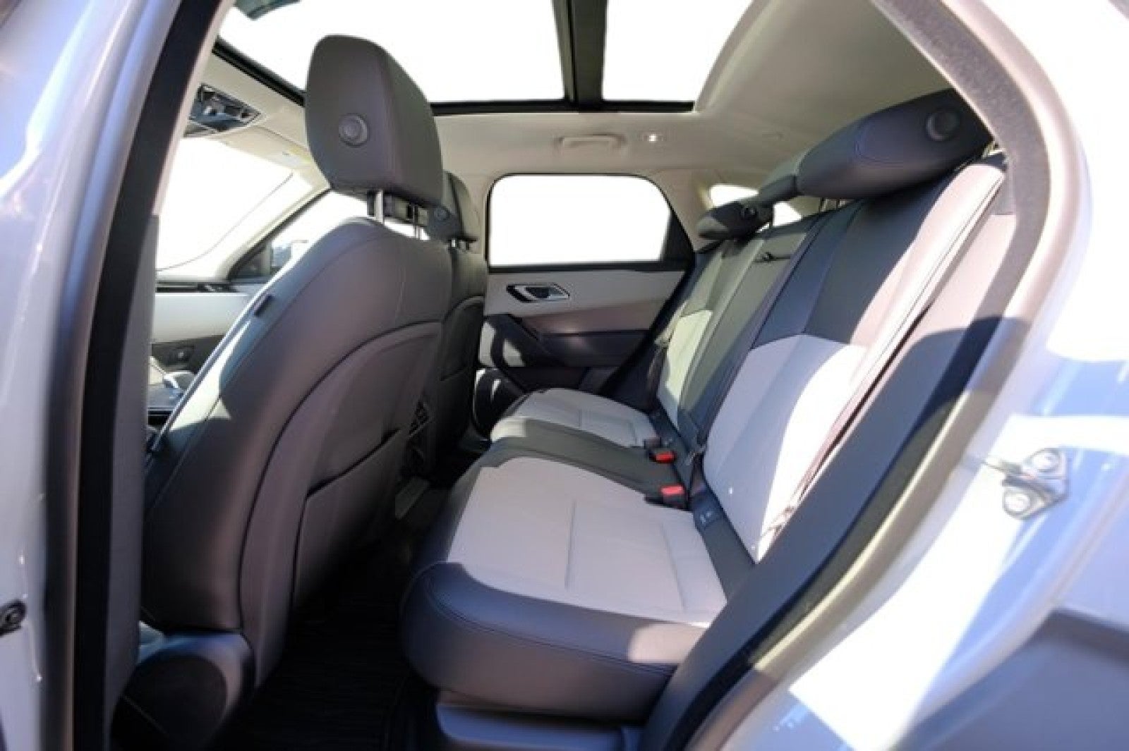 2025 Land Rover Range Rover Velar Dynamic SE