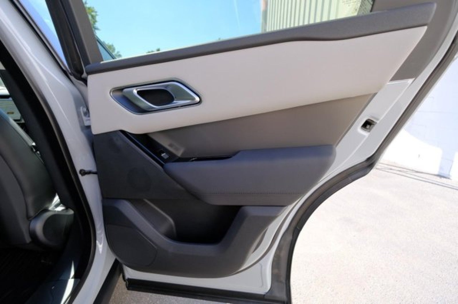 2025 Land Rover Range Rover Velar Dynamic SE