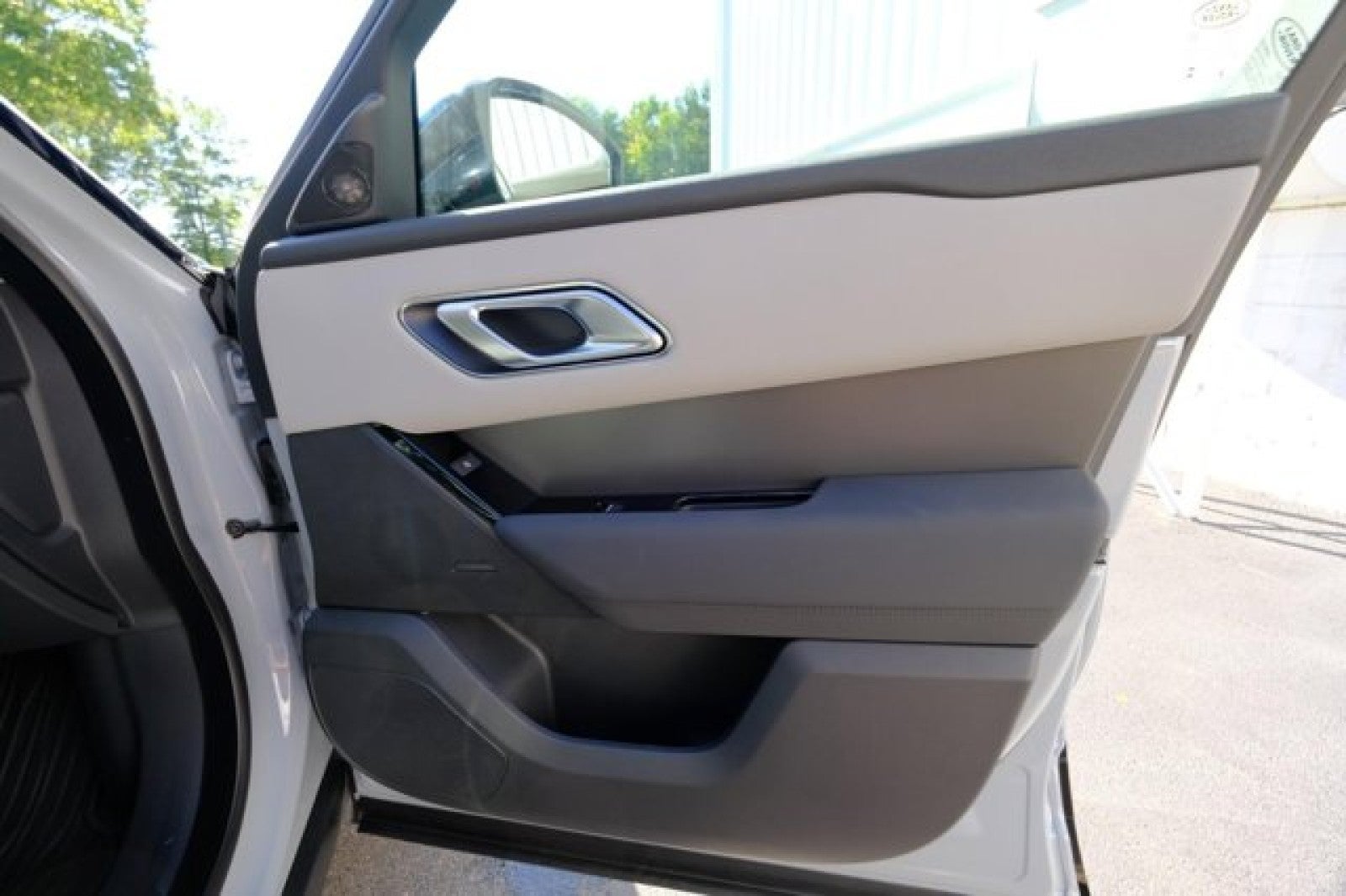 2025 Land Rover Range Rover Velar Dynamic SE