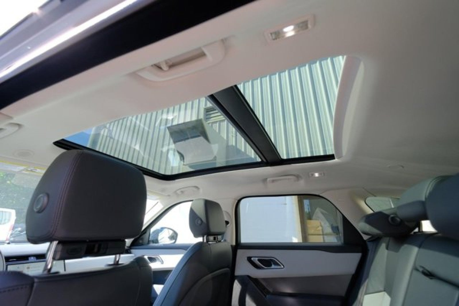 2025 Land Rover Range Rover Velar Dynamic SE