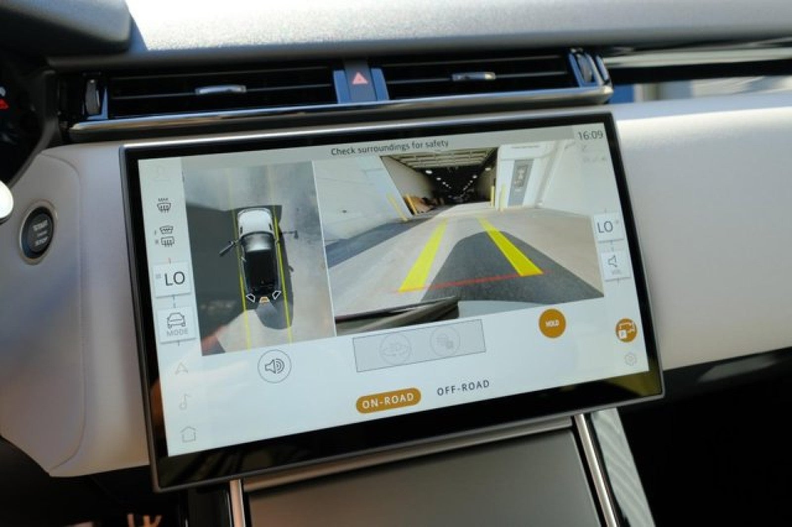 2025 Land Rover Range Rover Velar Dynamic SE