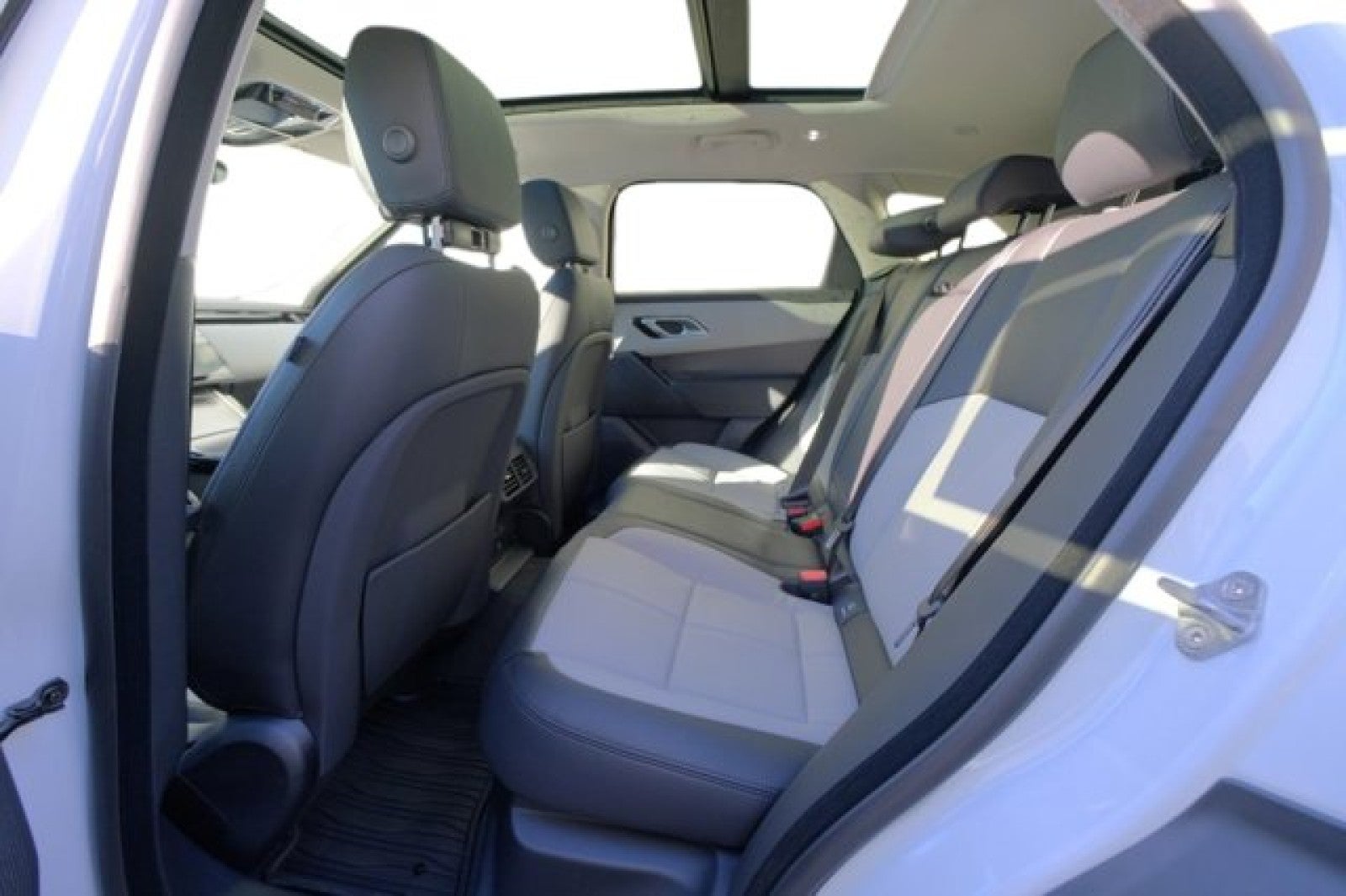 2025 Land Rover Range Rover Velar Dynamic SE