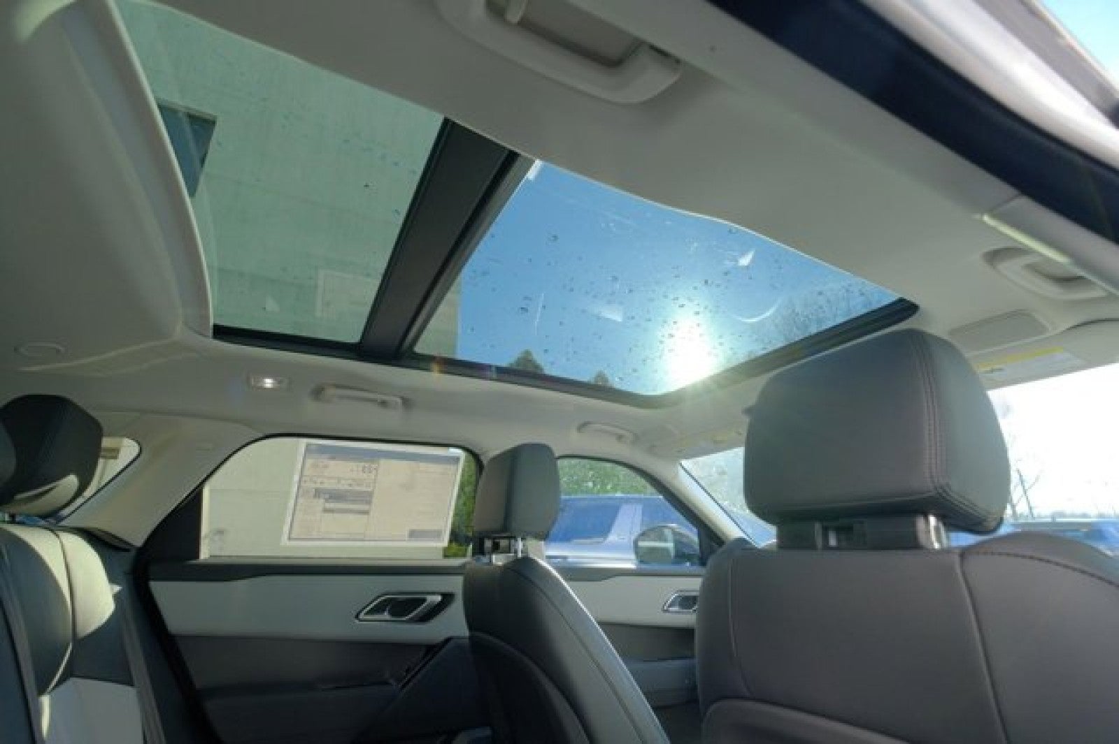 2025 Land Rover Range Rover Velar Dynamic SE