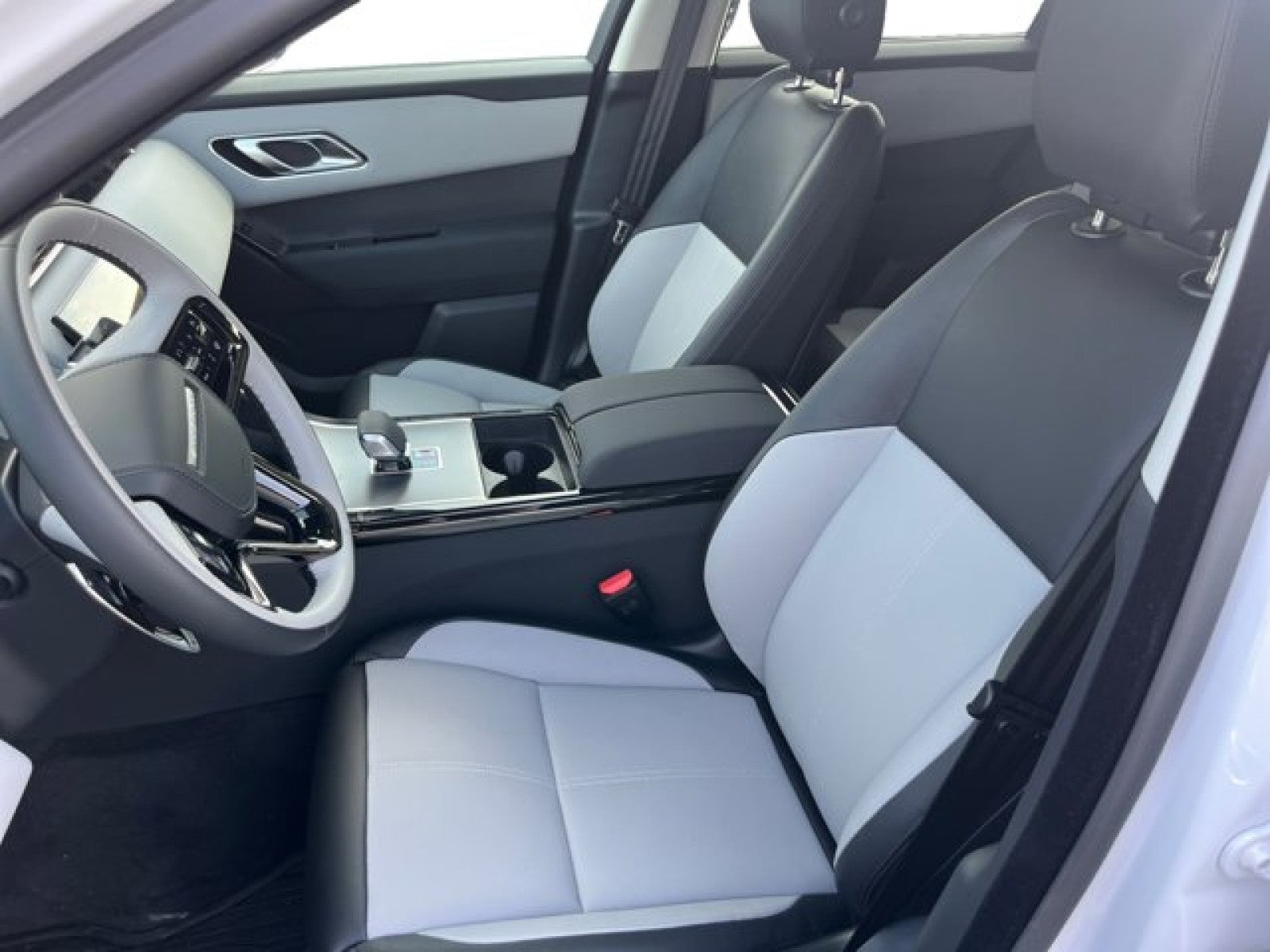 2025 Land Rover Range Rover Velar Dynamic SE