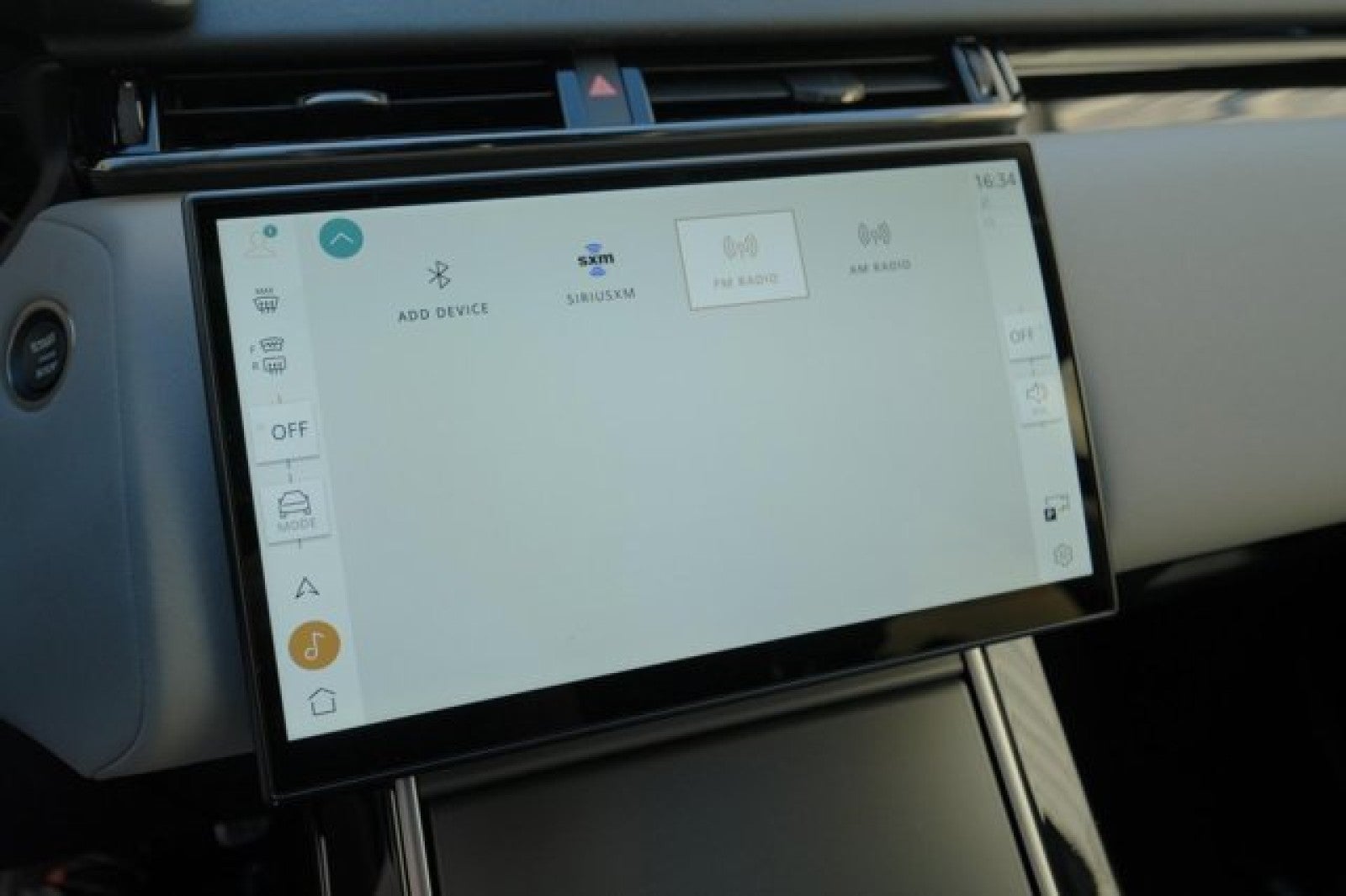 2025 Land Rover Range Rover Velar Dynamic SE