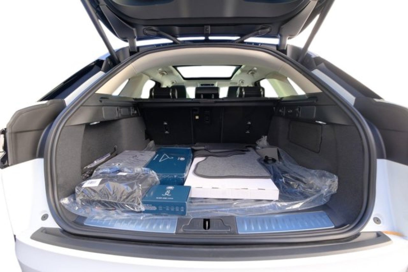 2025 Land Rover Range Rover Velar Dynamic SE