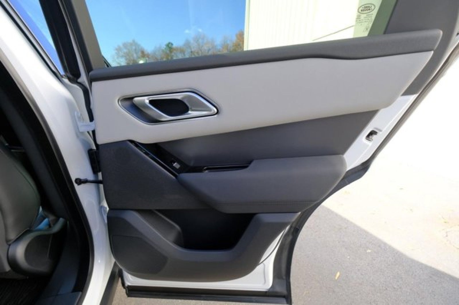 2025 Land Rover Range Rover Velar Dynamic SE