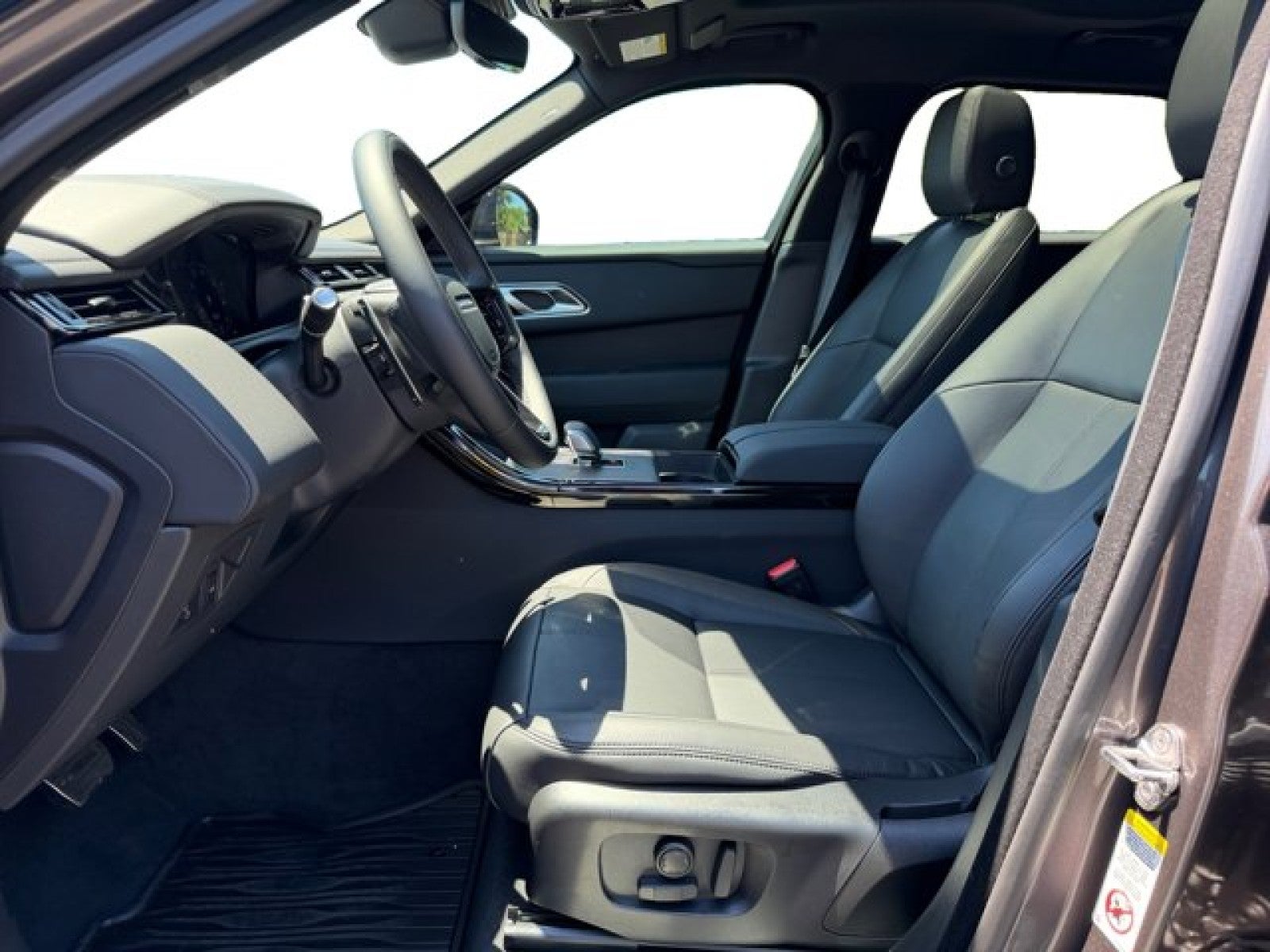 2026 Land Rover Range Rover Velar Dynamic SE
