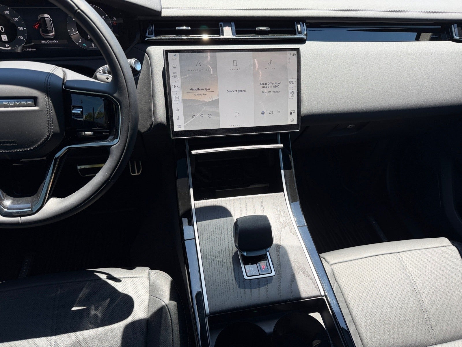 2026 Land Rover Range Rover Velar Dynamic SE