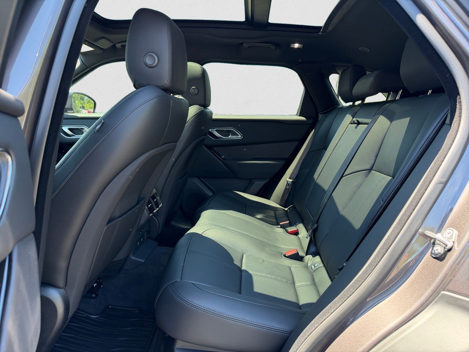 2026 Land Rover Range Rover Velar Dynamic SE