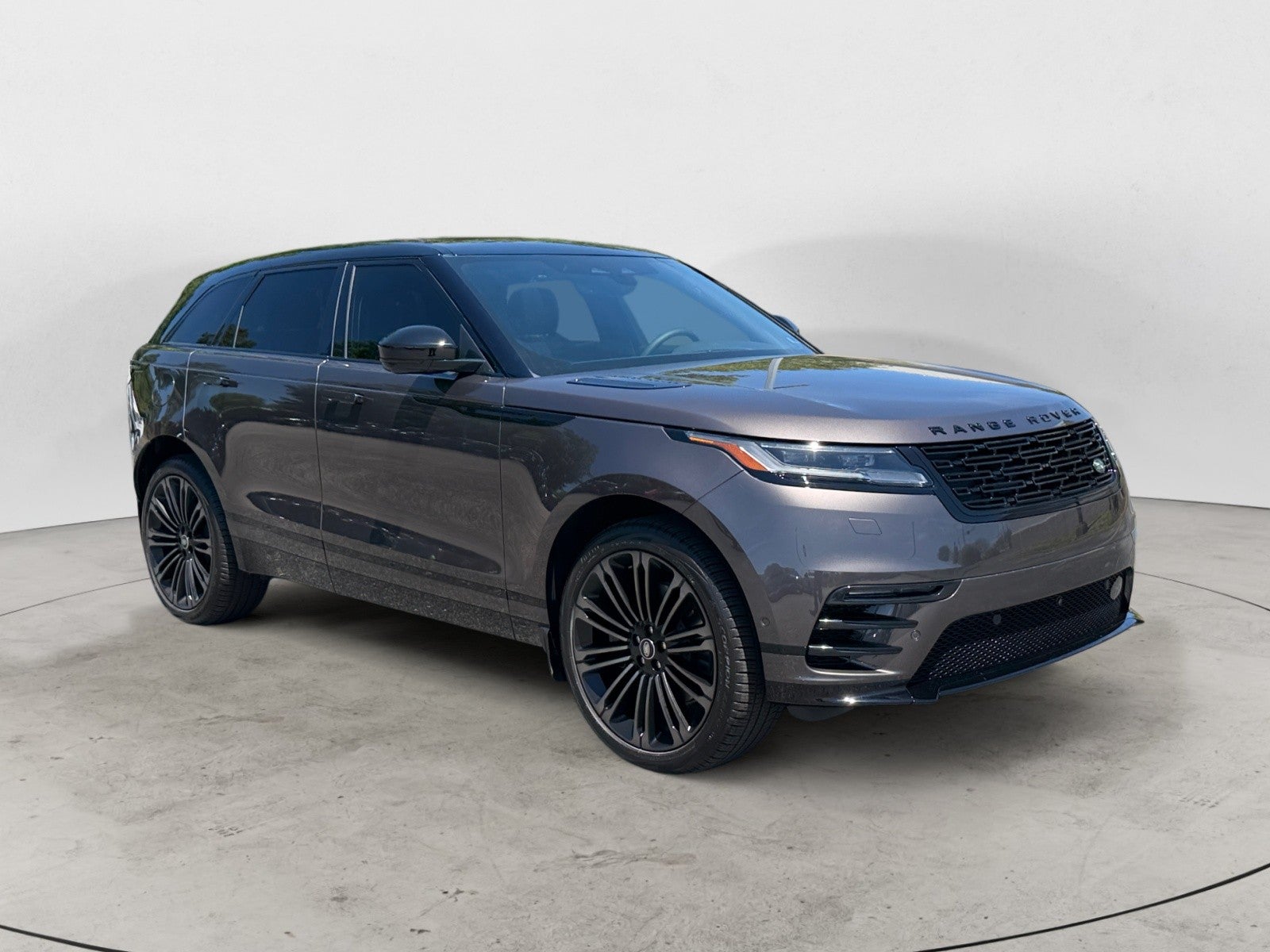 2026 Land Rover Range Rover Velar Dynamic SE
