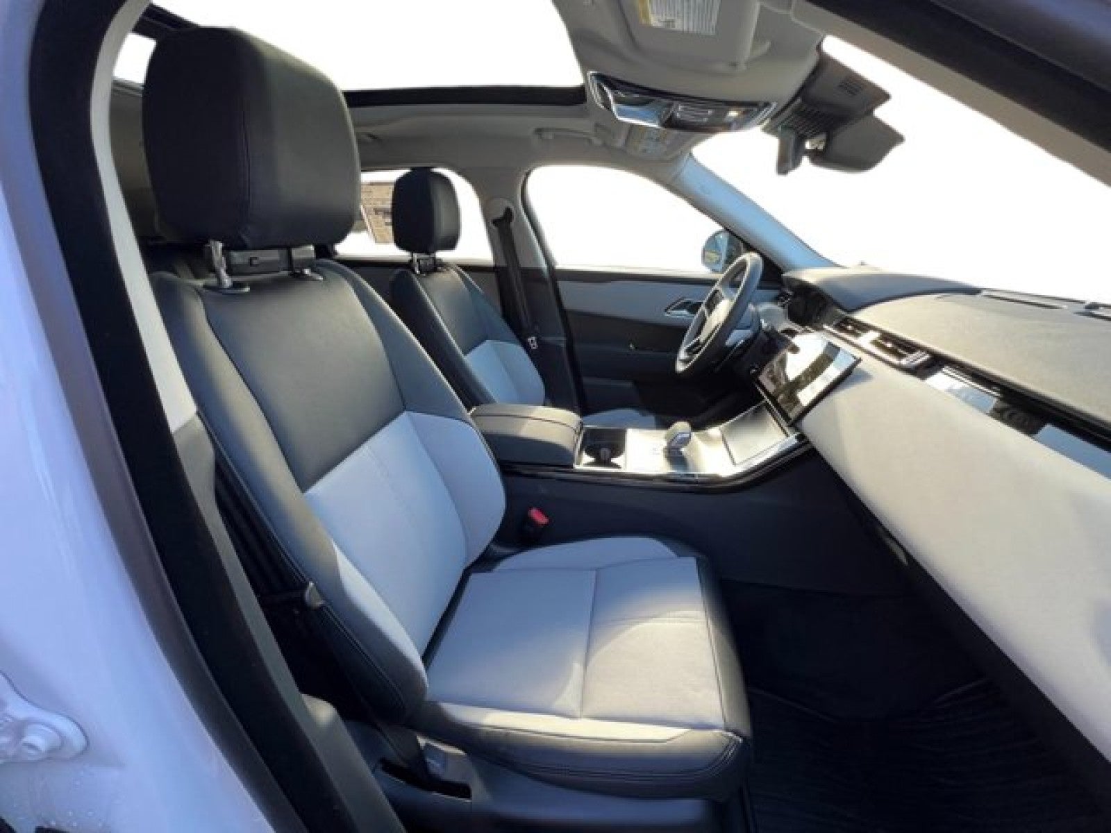 2025 Land Rover Range Rover Velar Dynamic SE