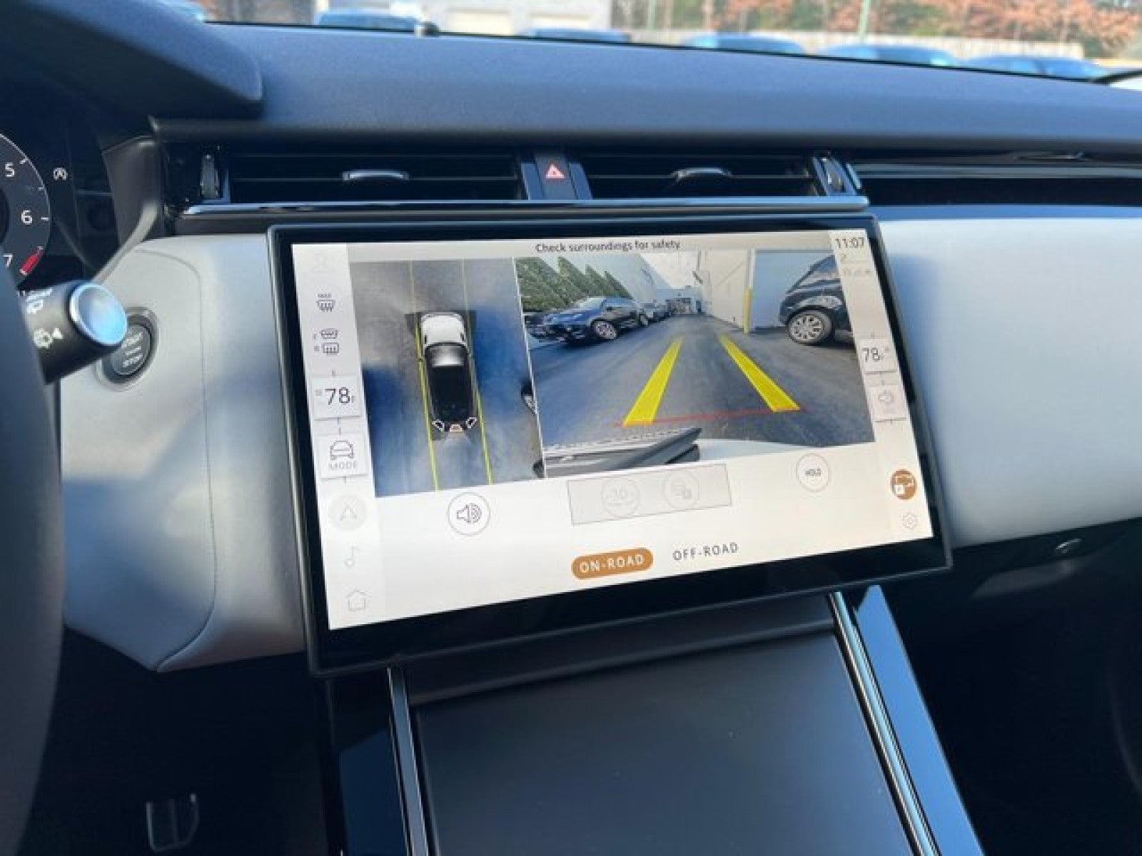 2025 Land Rover Range Rover Velar Dynamic SE