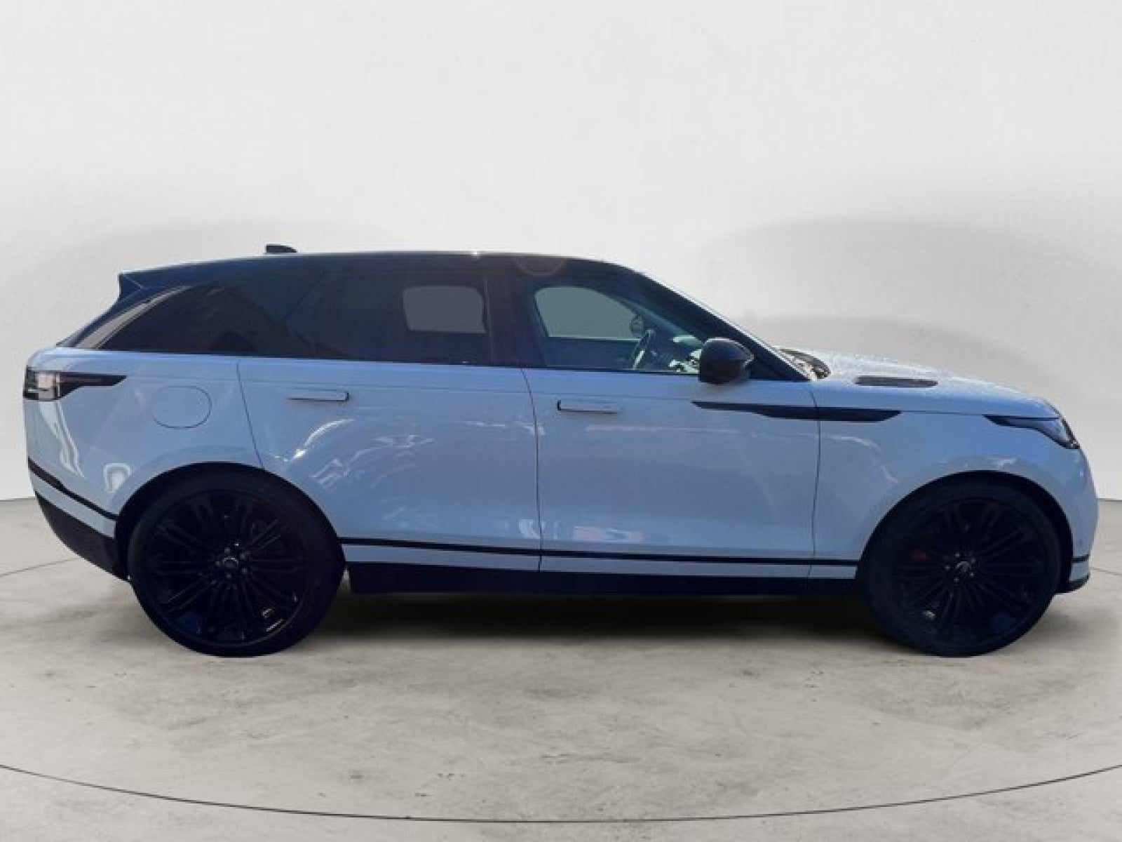 2025 Land Rover Range Rover Velar Dynamic SE