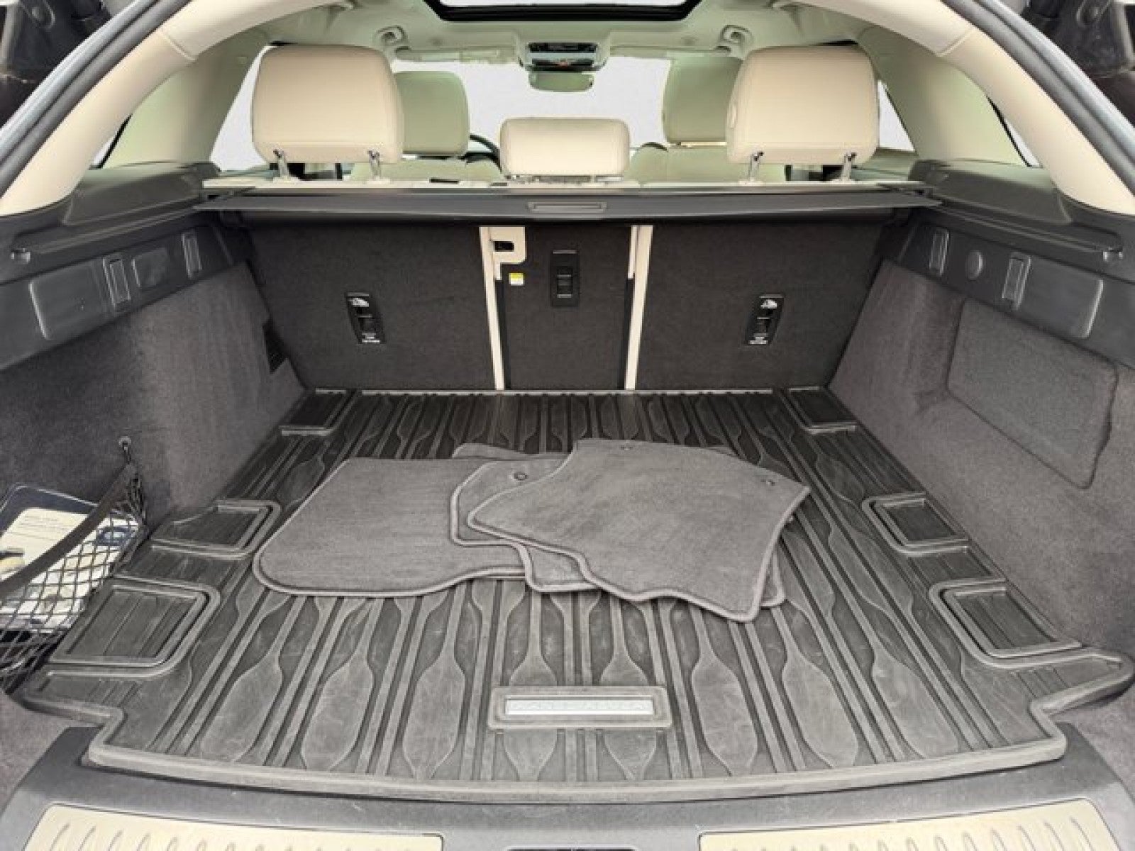 2023 Land Rover Range Rover Velar R-Dynamic S