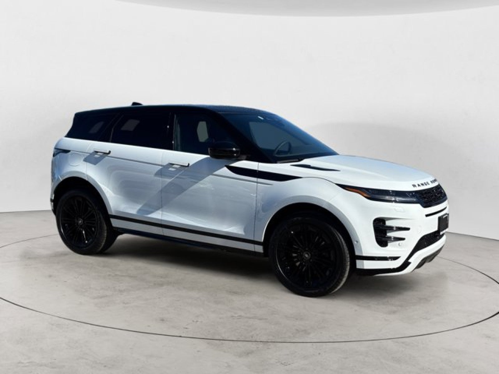 2026 Land Rover Range Rover Evoque Dynamic SE
