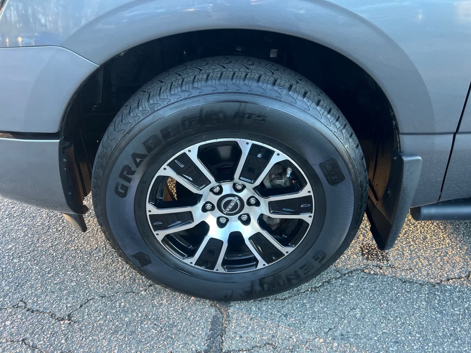 2023 Nissan Titan SV