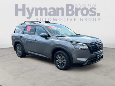 2022 Nissan Pathfinder SV