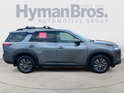 2022 Nissan Pathfinder SV