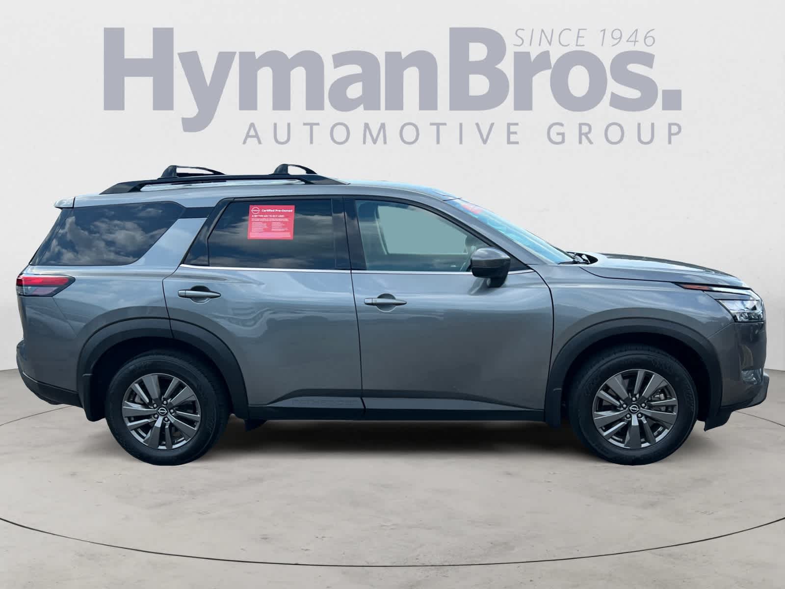 2022 Nissan Pathfinder SV