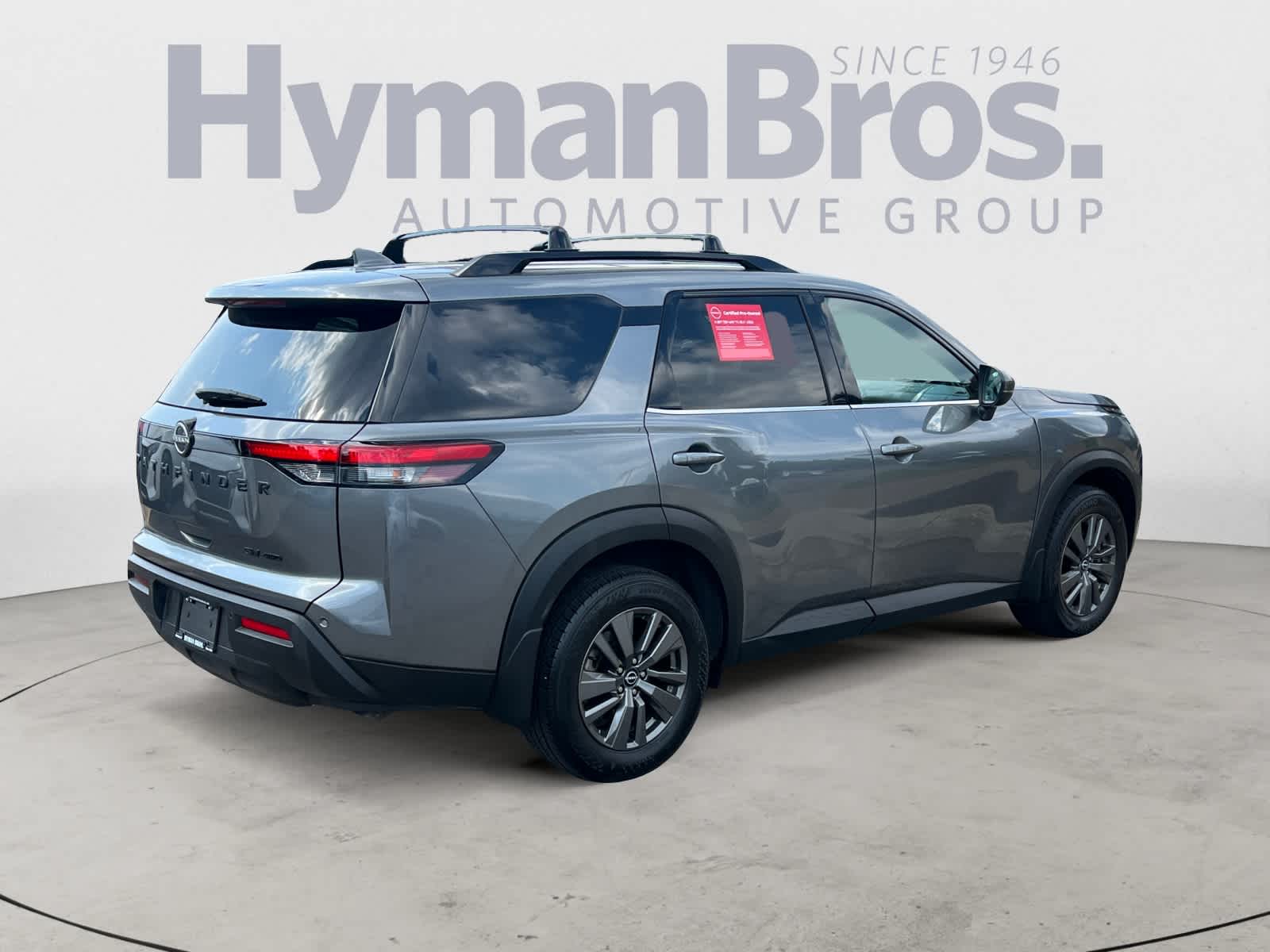 2022 Nissan Pathfinder SV