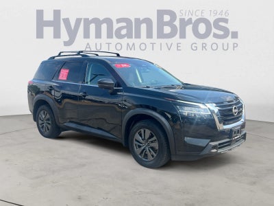 2022 Nissan Pathfinder SV