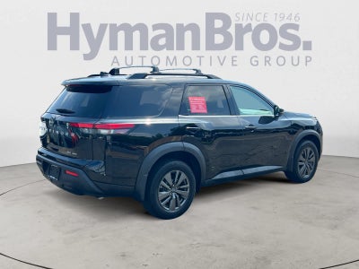 2022 Nissan Pathfinder SV