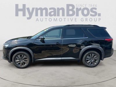 2022 Nissan Pathfinder SV