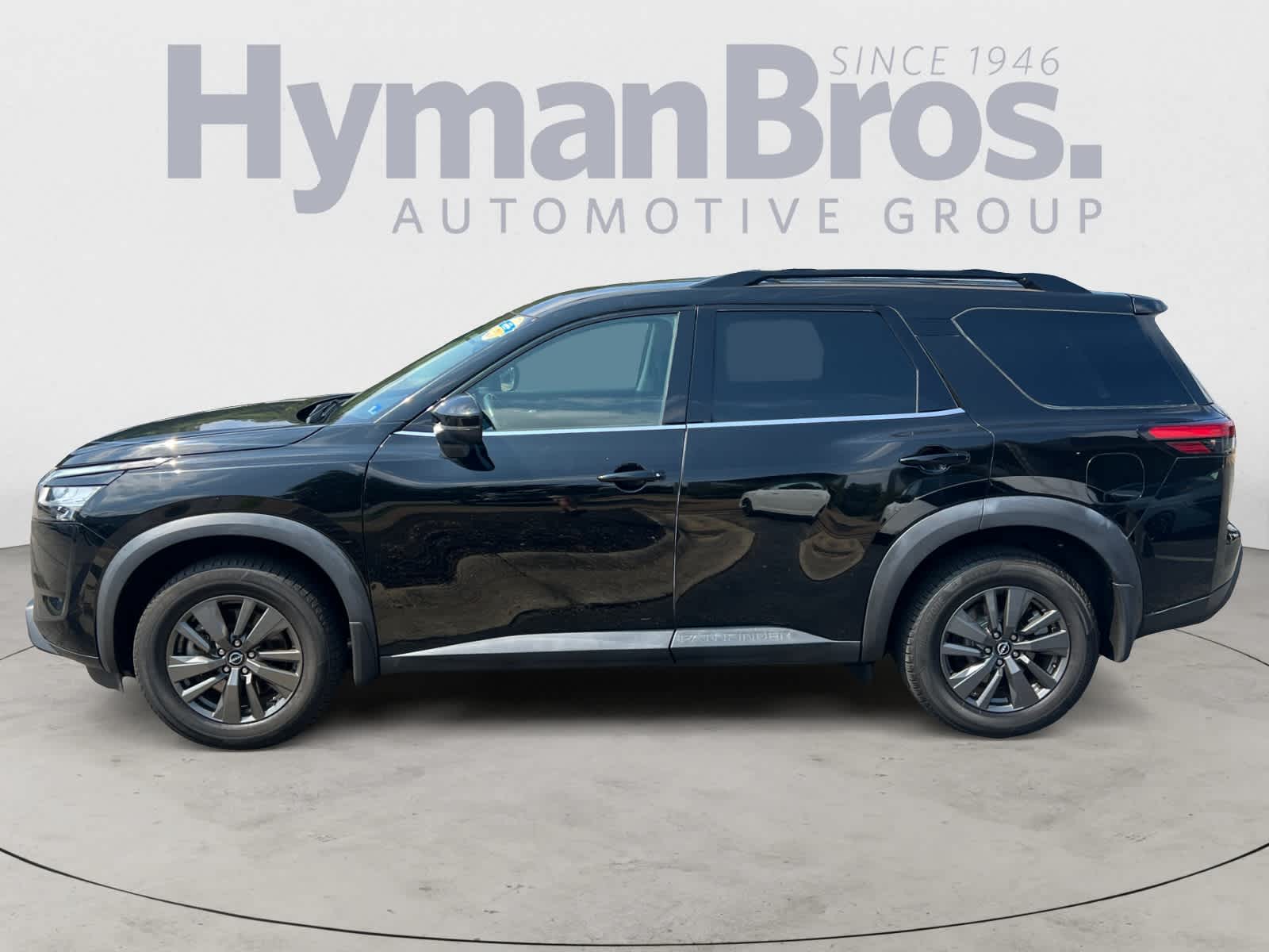 2022 Nissan Pathfinder SV
