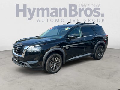 2022 Nissan Pathfinder SV