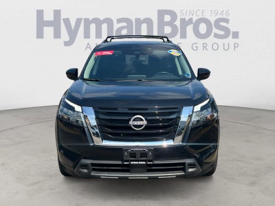 2022 Nissan Pathfinder SV